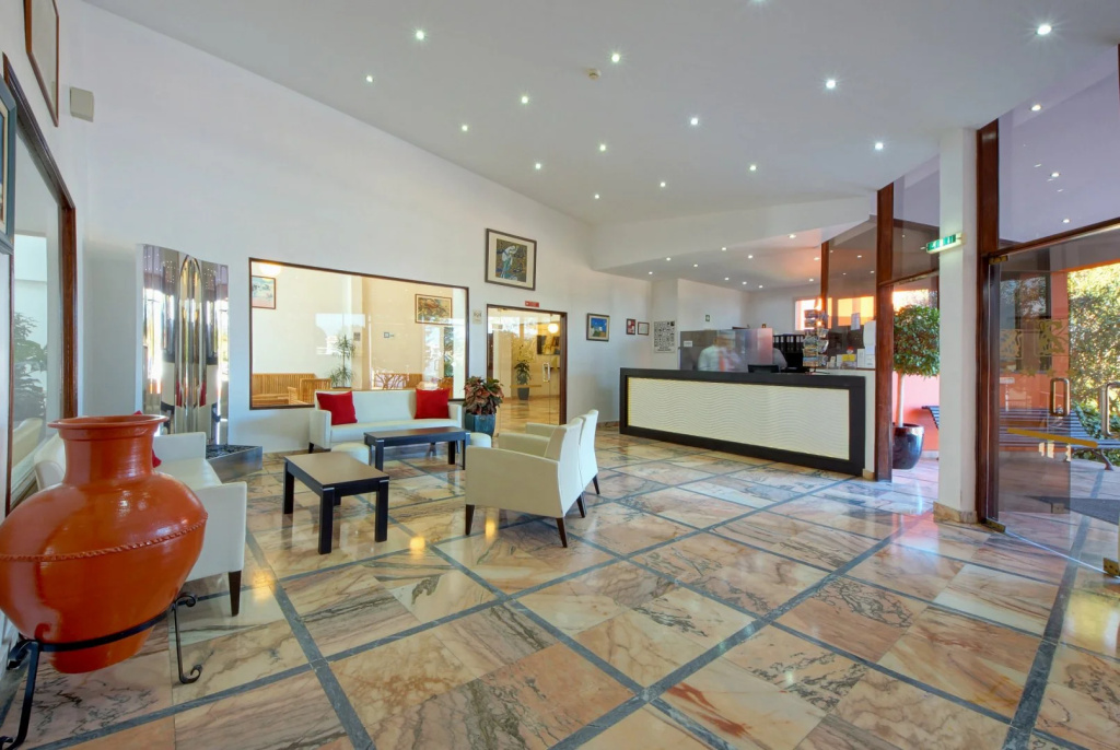 Lobby & Reception