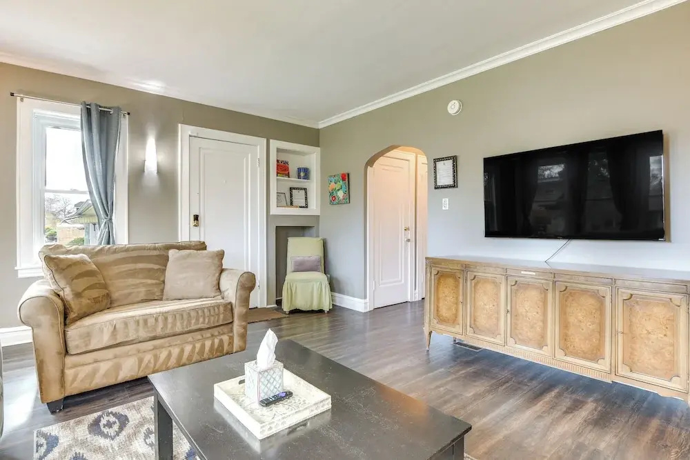 Pet-friendly Family Apartment - Near NU Campus! - фото 2