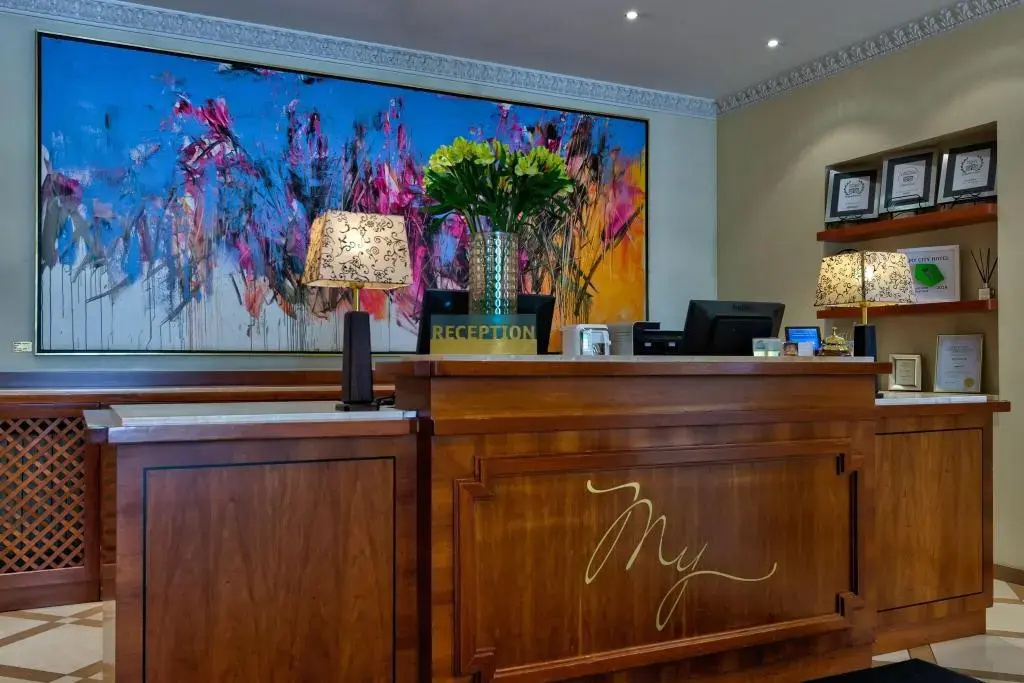 Lobby & Reception