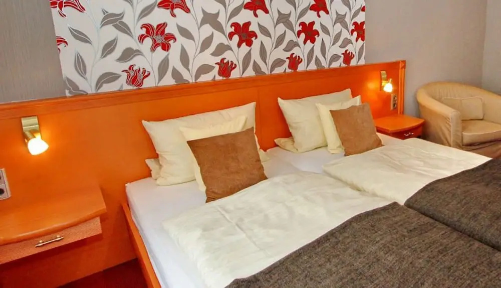 Standard Triple room