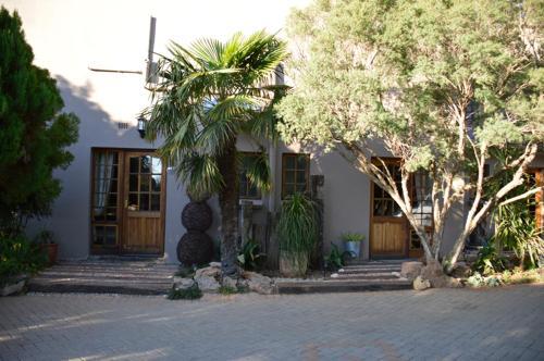 Two Bells Guest House - фото 10