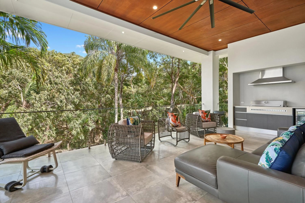 Canopy Views Luxury Holiday House Palm Cove in Cairns