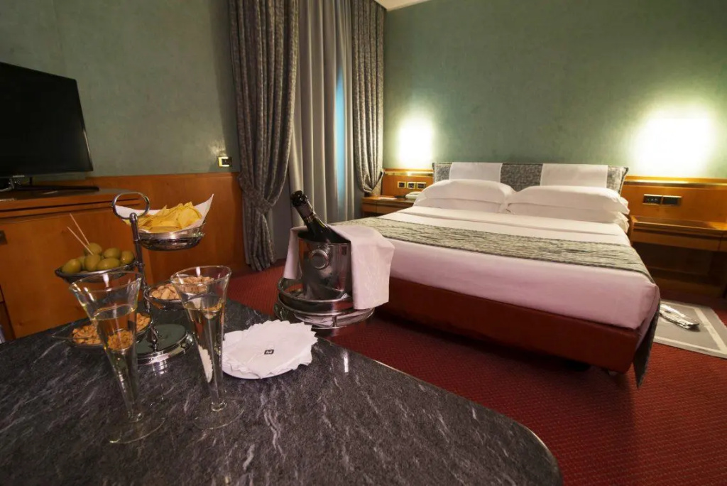 Deluxe Double room (full double bed)