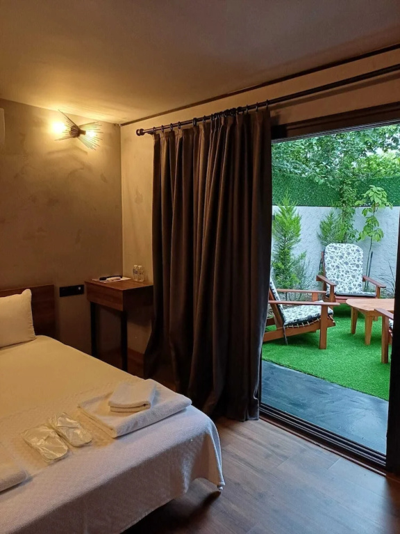 Standard Double room with courtyard view (full double bed)