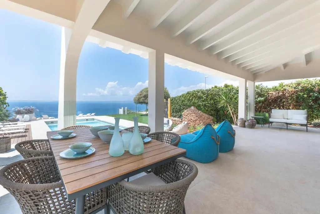 Villa Luna, exclusiva villa con vistas y acceso privado al mar en zona residencial