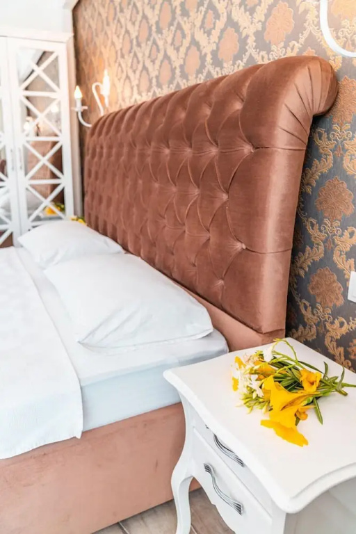 Deluxe Double room (full double bed)