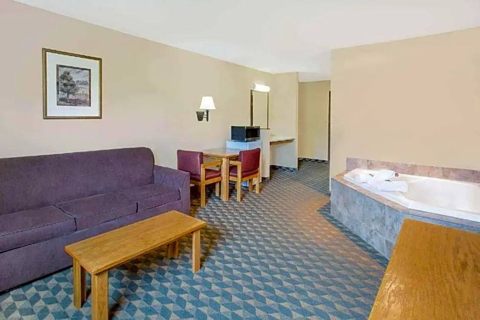 Double Suite (full double bed)