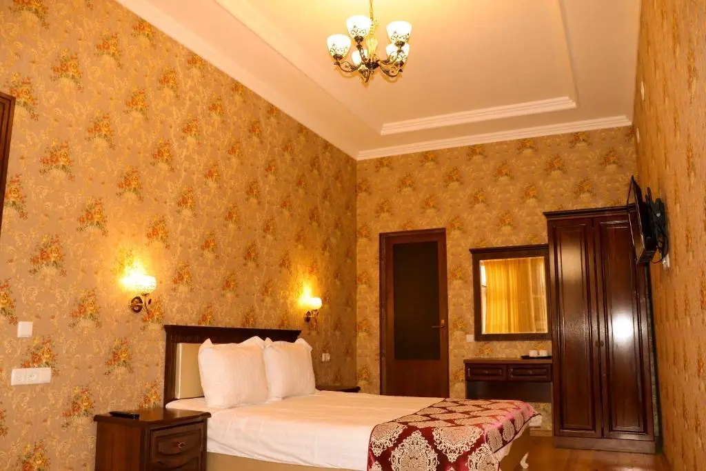 Deluxe Double room (full double bed)