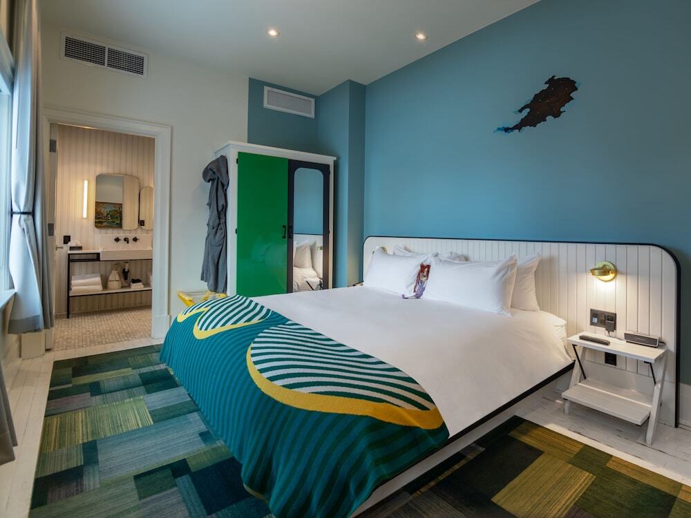 Drake Motor Inn by null