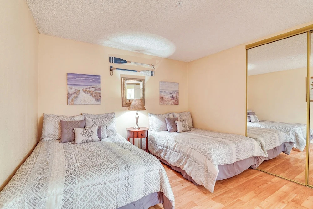 Walk to Golf & Beach: Queens Bay Resort Condo