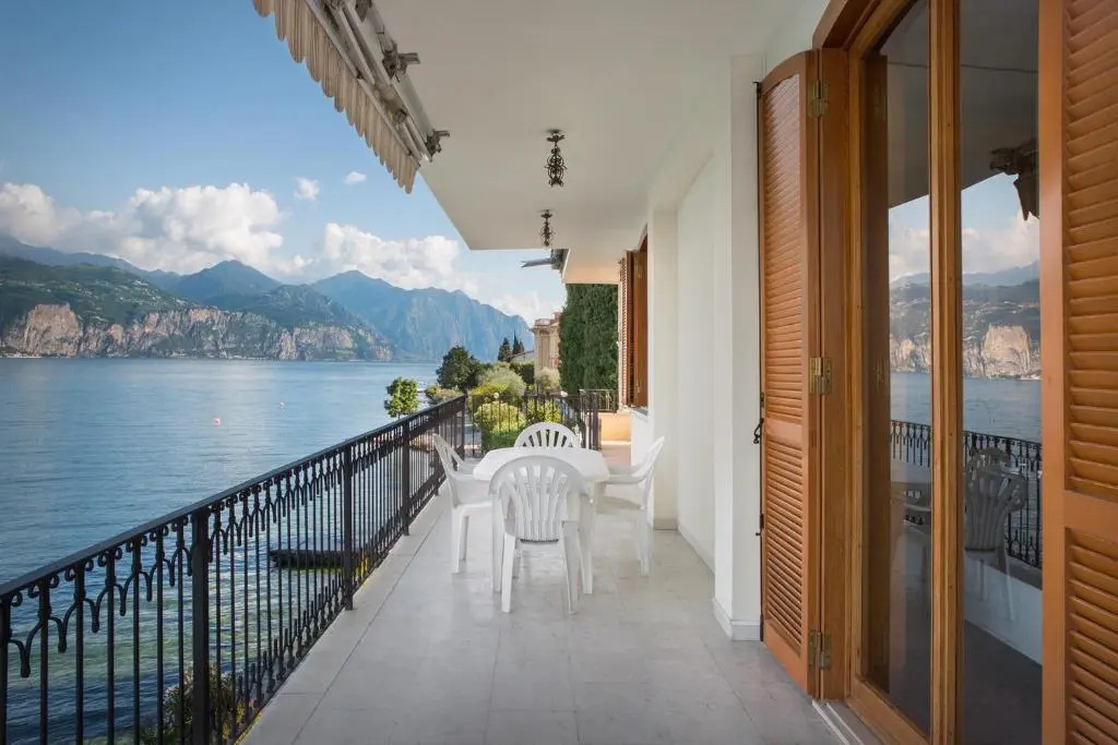 Villa Francesca-Grande appartamento in riva al lago