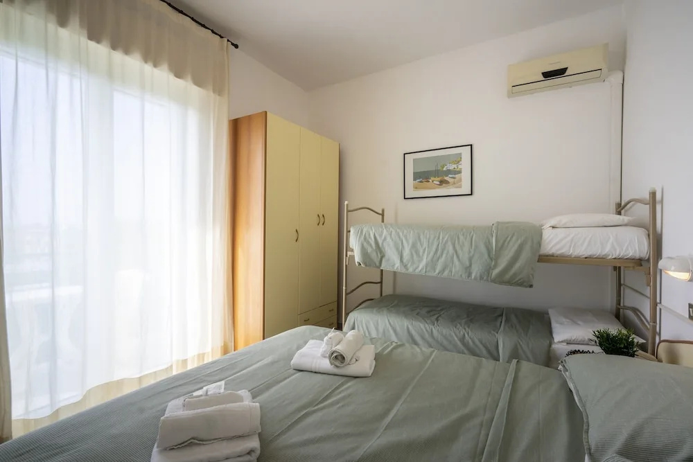 Standard Triple room with balcony