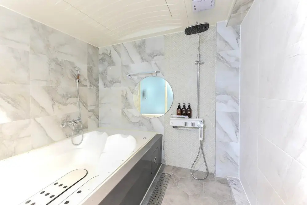 Double Suite (twin beds)