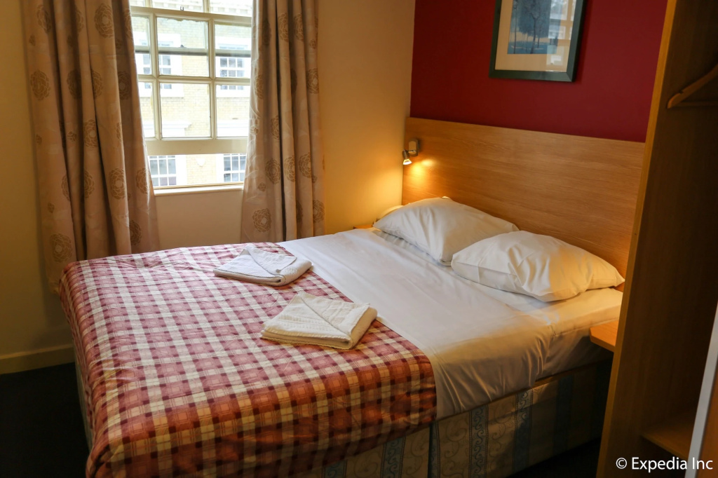 Отель Colliers Hotel в Лондоне