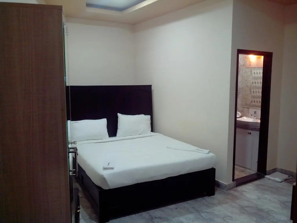 Tripstays 4037
