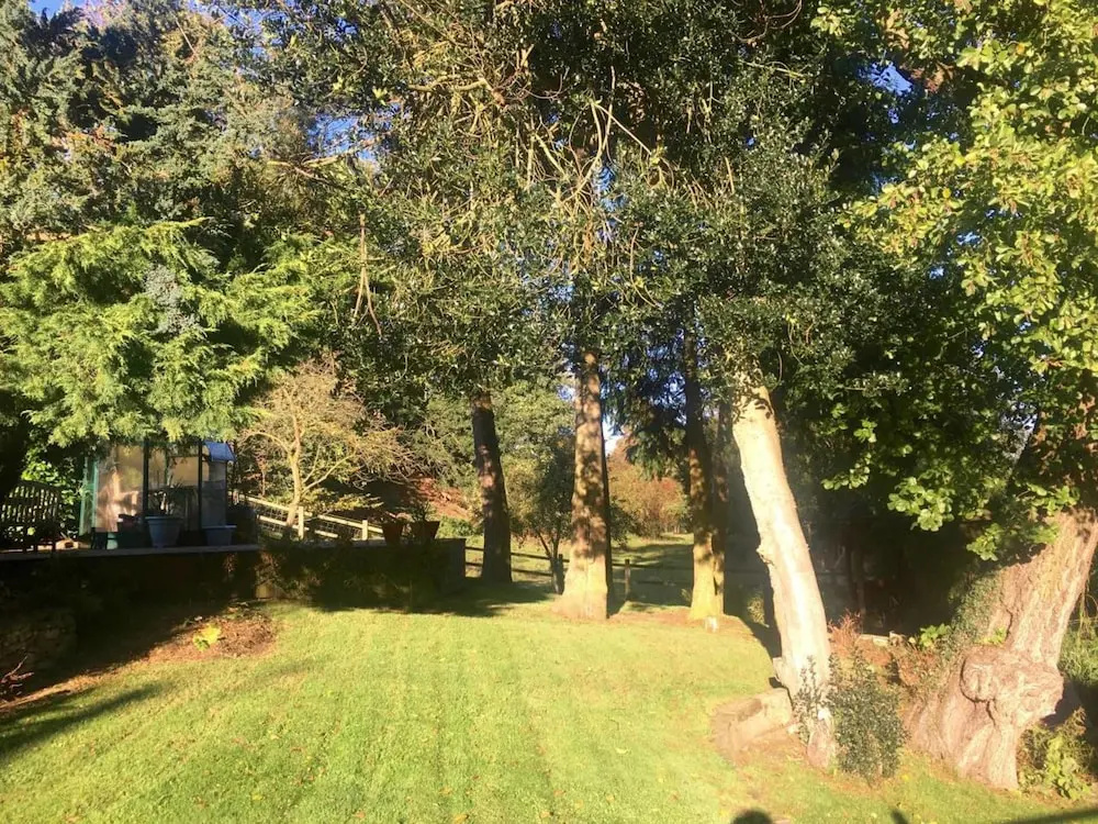 Squirrel Barn. Hi-Spec. Hot Tub & Wifi. Sleeps 14