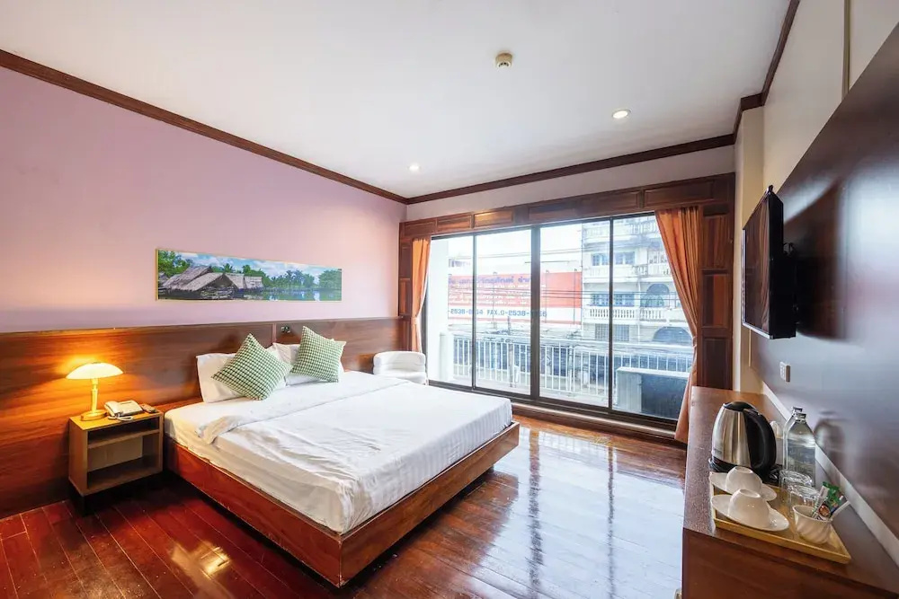 Deluxe Double room (full double bed)