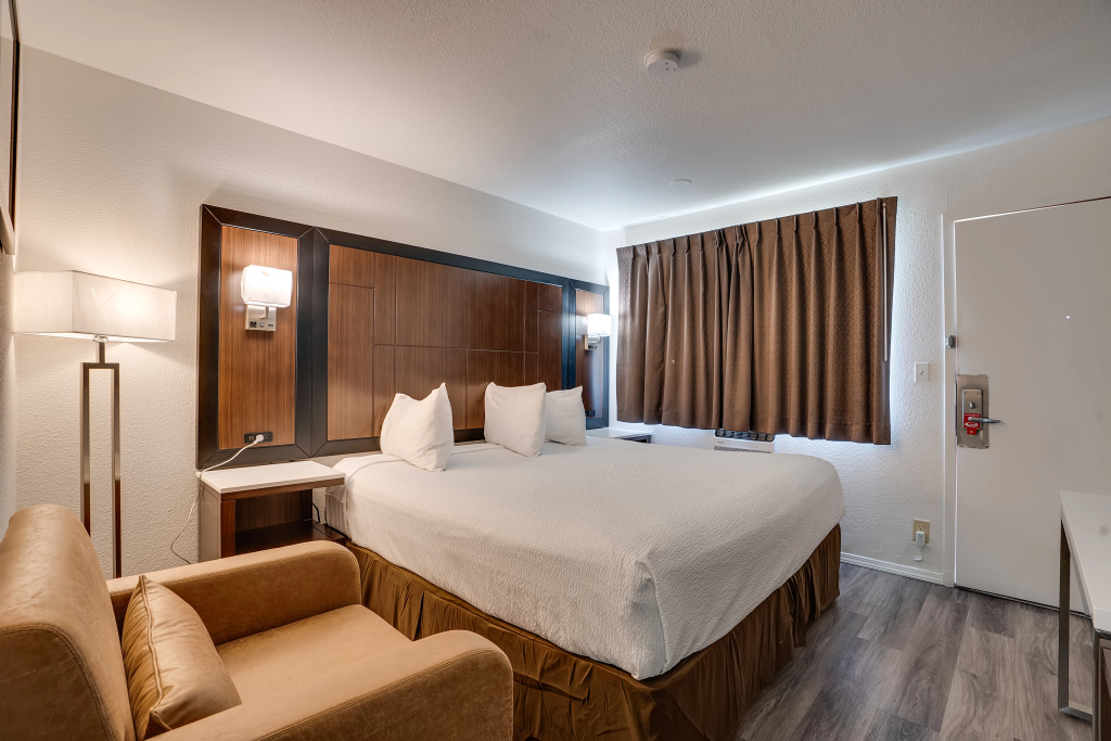 Econo Lodge Stockton near I-5 Fairgrounds — 4