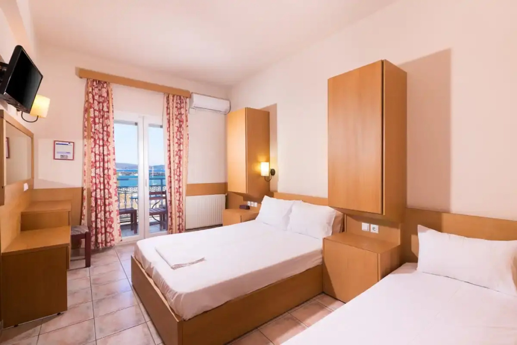 Standard Triple room seafront