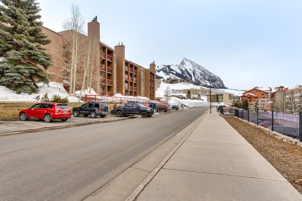 Evergreen - 3BR Condo Gold #7 - LLH 60065