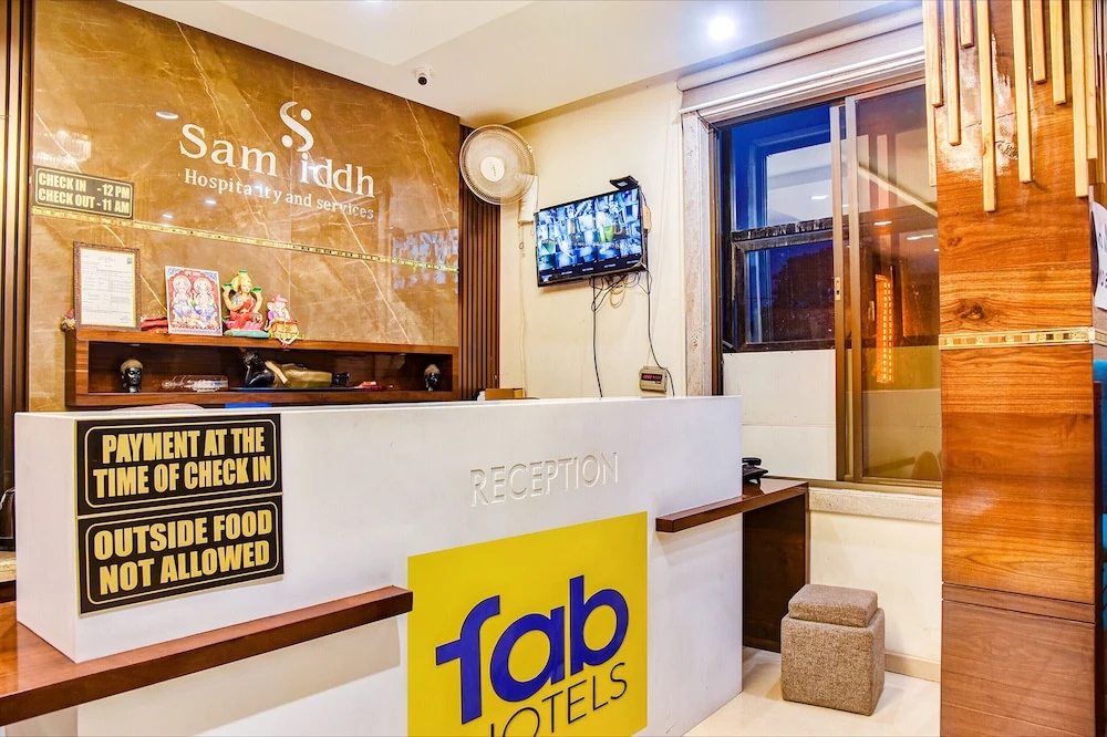 Fabhotel Om Palace