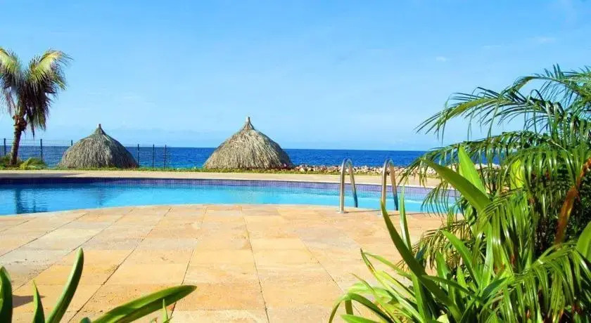 The Strand Luxury Condominiums — фото 4