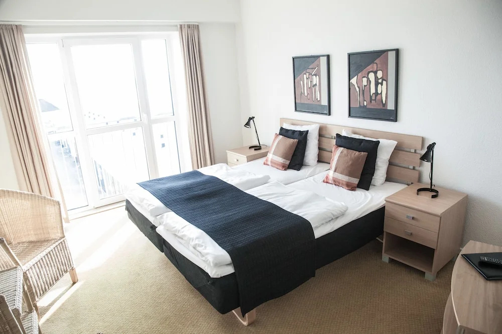 Comfort room with bay view