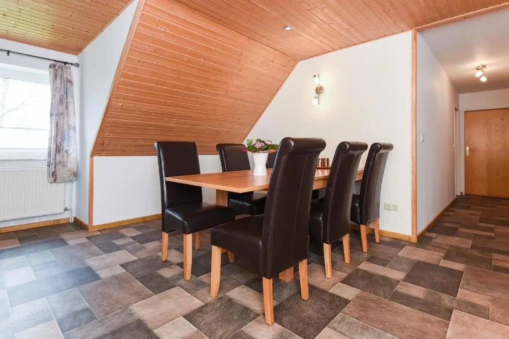 3 Bedrooms Apartment