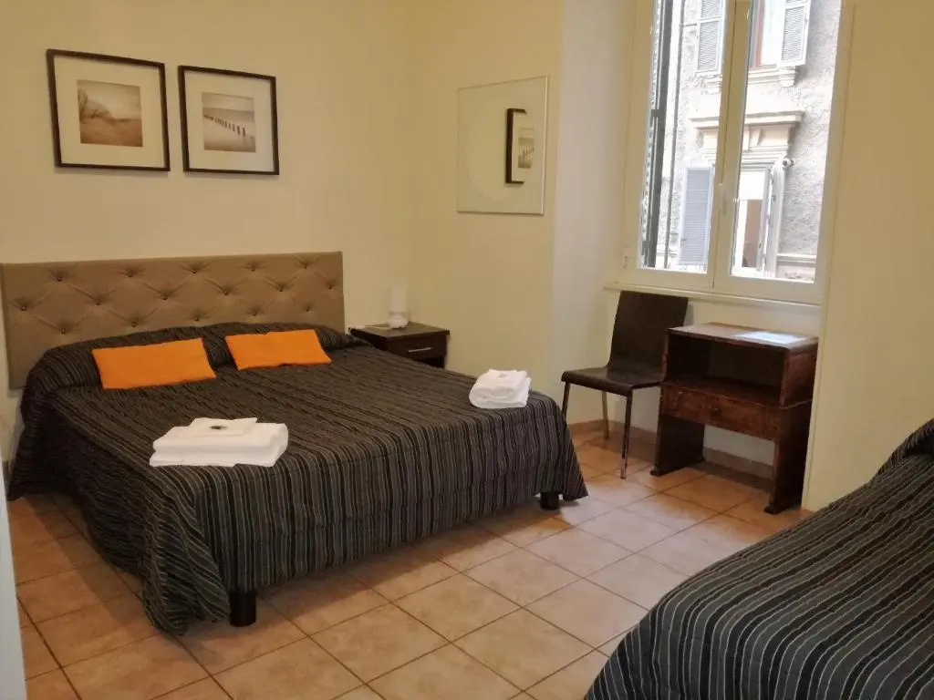 Standard Triple room