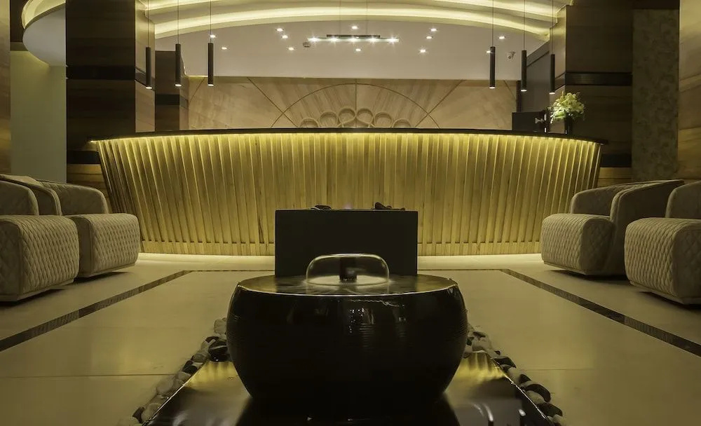 Lobby & Reception
