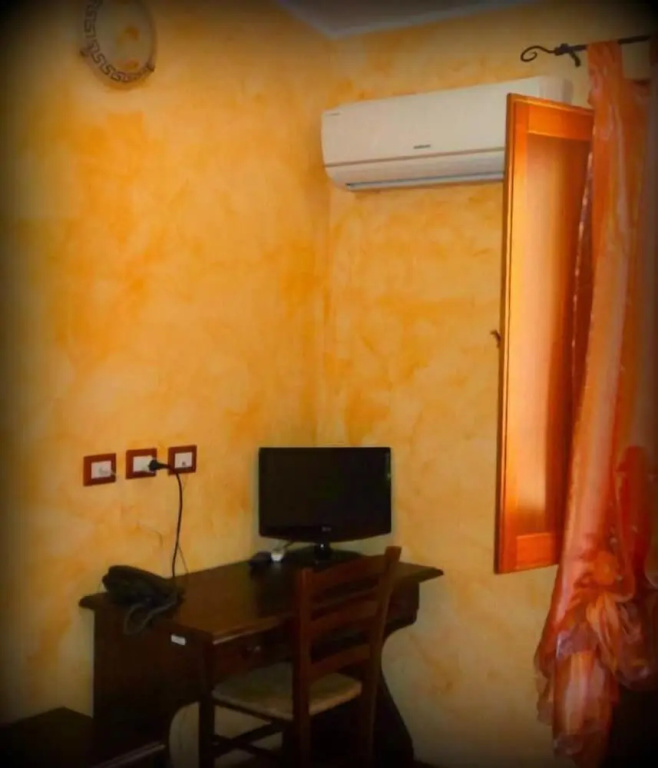 Superior Double room with garden view (full double bed)