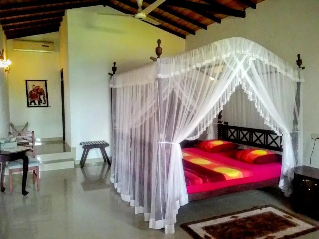 Deluxe Double Bungalow beachfront full double bed