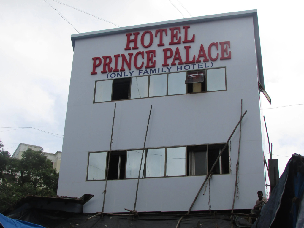 Fabhotel New Prince Palace