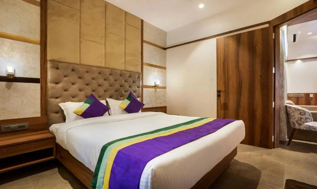 Deluxe Double room (full double bed)