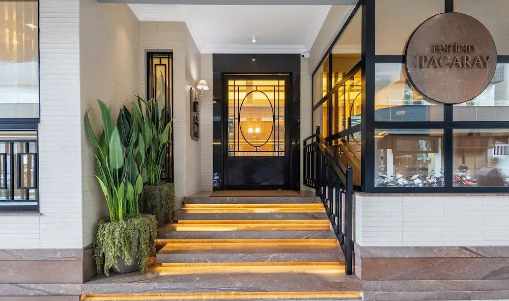 Apt w/ Balcony and Oceanfront View in BC - Ipc0901