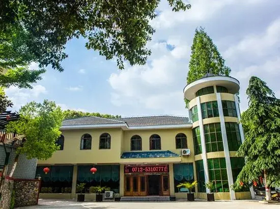 Baizhao Mountain Hotel