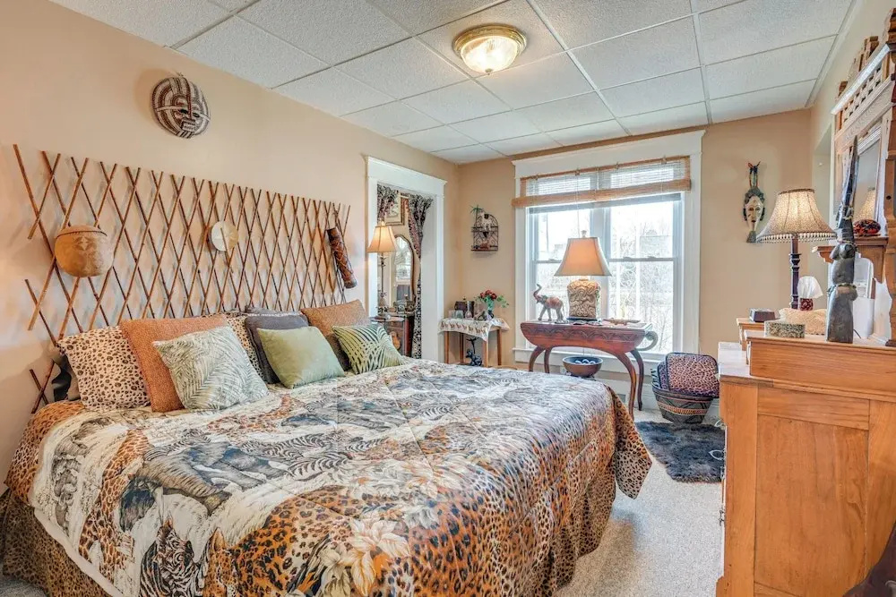 < 1 Mi to Old Town Lansing: Home w/ Furnished Deck — фото 4