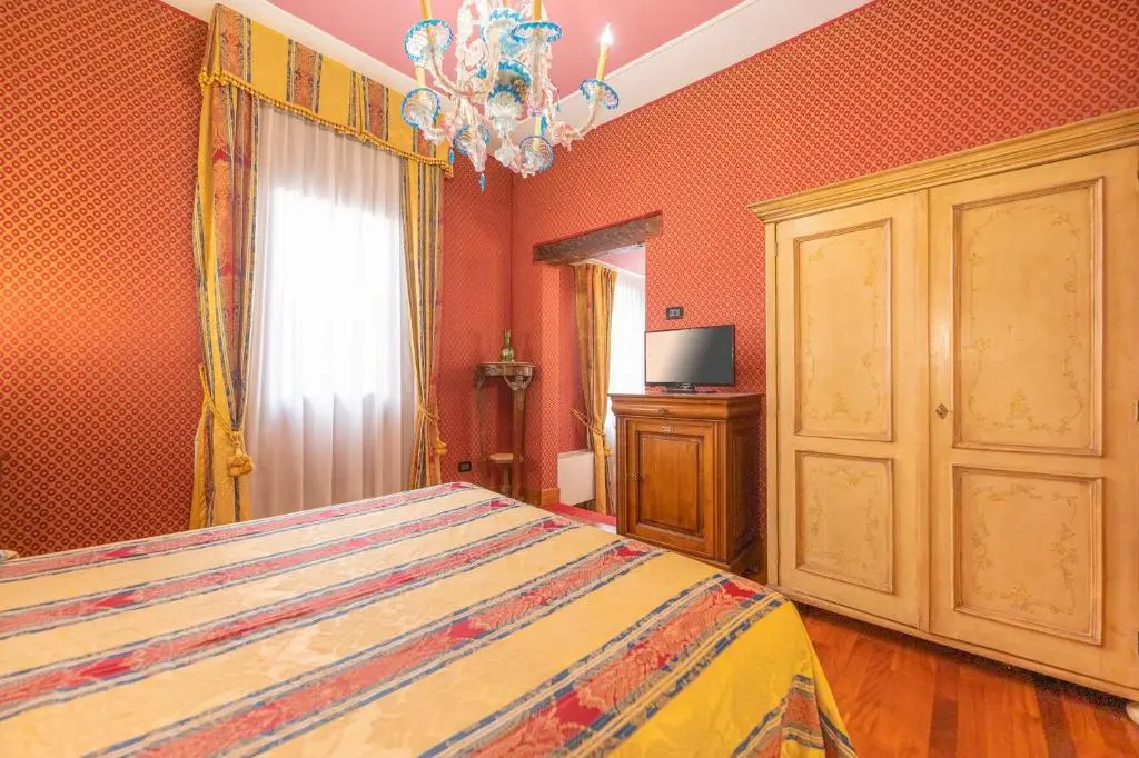 Superior Double room (full double bed)