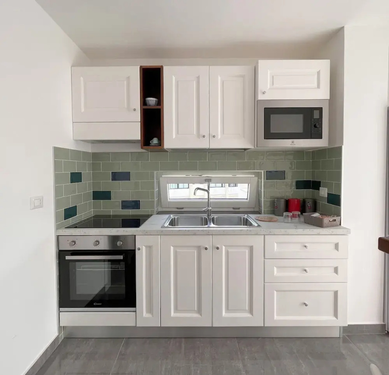 Deluxe Double room with balcony (full double bed)