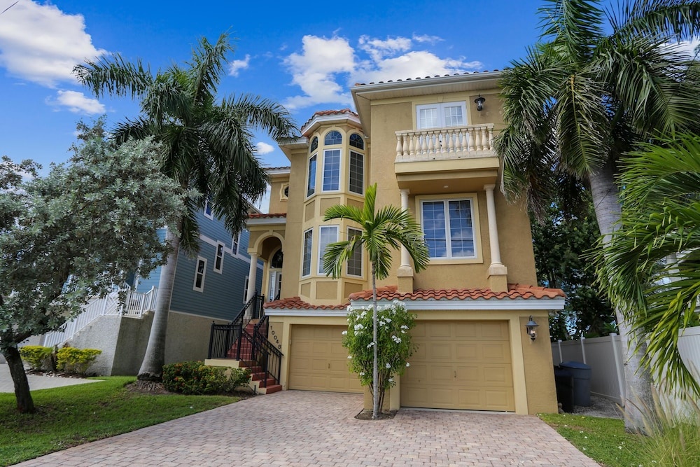 Hidden Treasure - Beach Front, Pool-spa