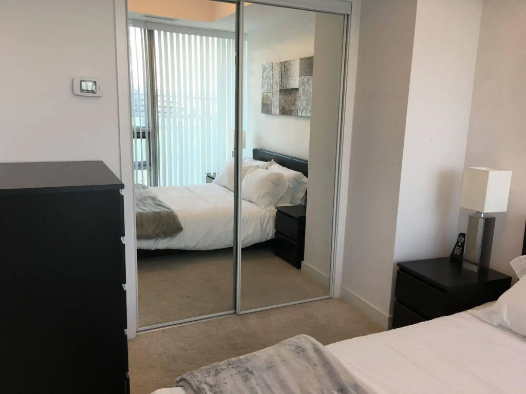 TO Stays - York and Lakeshore - фото 2