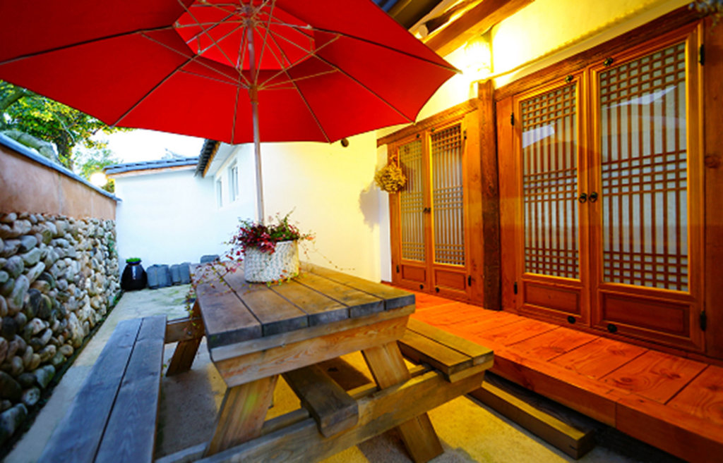 Jeonju Hanok Village accommodation yard pretty house image