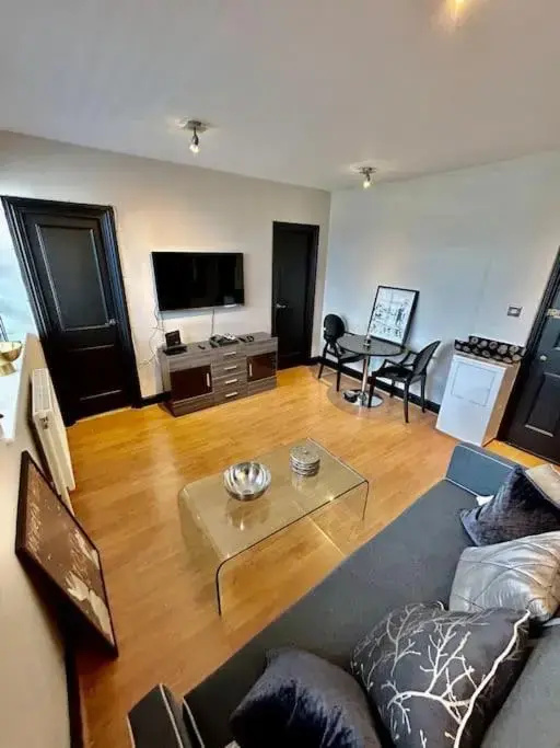Vive Unique - Chelsea Cloisters Apartment