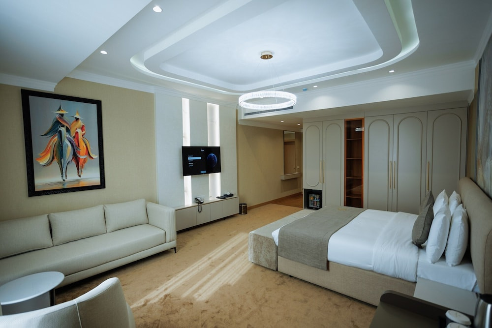 Люкс Luxury с видом на город в Grand Altyn Hotel