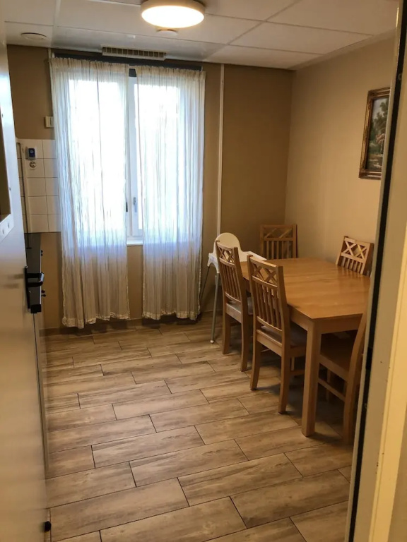 Economy room