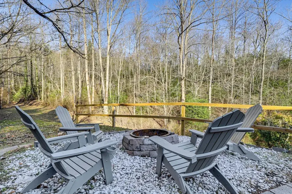 Pet-friendly Gatlinburg Cabin w/ Hot Tub!
