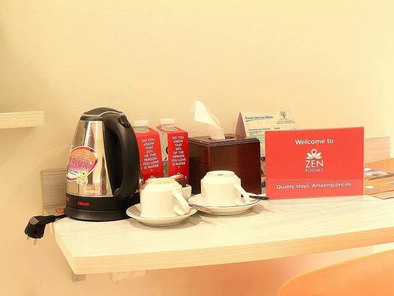 V Hotel & Residence by ZEN Rooms - фото 5