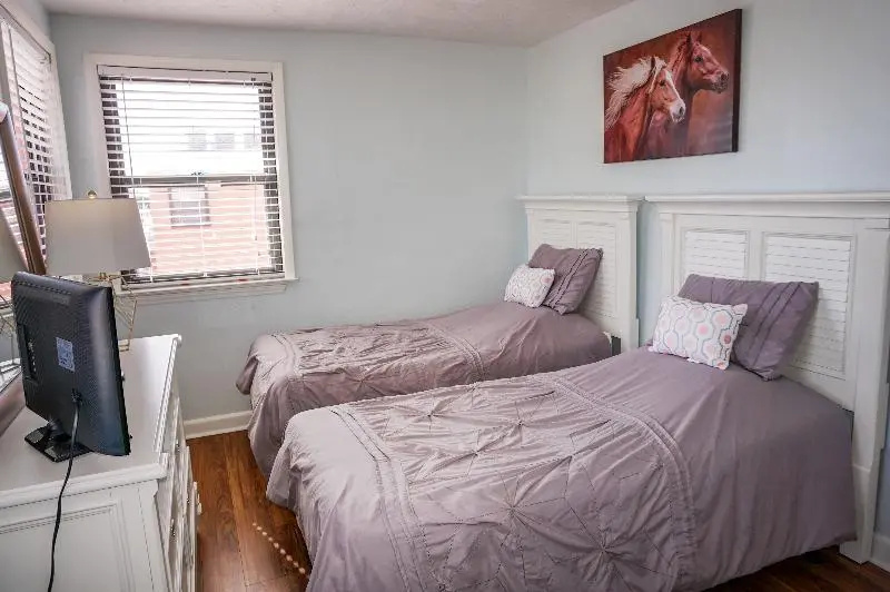 2 Bedrooms Apartment