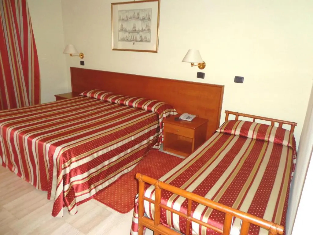 Standard Triple room