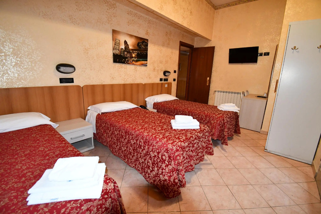 Standard Triple room